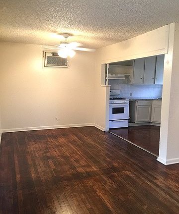 4th image of 251 Englewood Dr