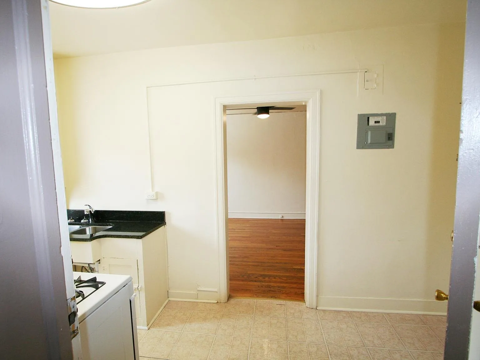 Studio, 400 sqft, $1,095 — Photo 4