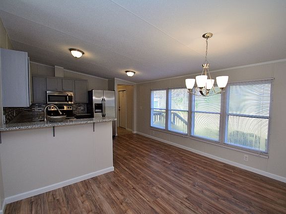Lovely Dining Area!