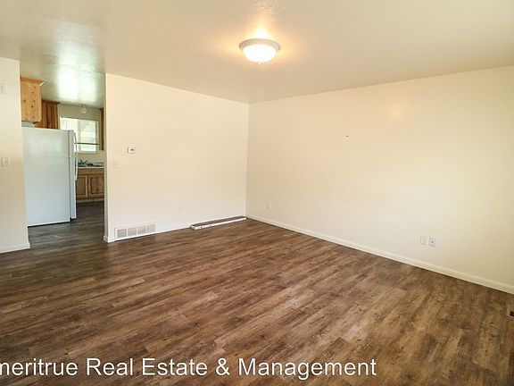 2nd image of 240 Cherry Hill Dr