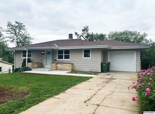 7022 S 41st St, Bellevue, NE 68147