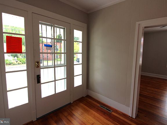 2nd image of 205 Piccadilly St