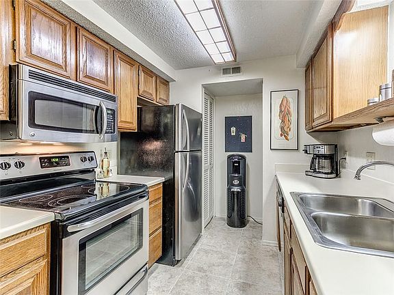 4th image of 11140 N Stratford Dr #503