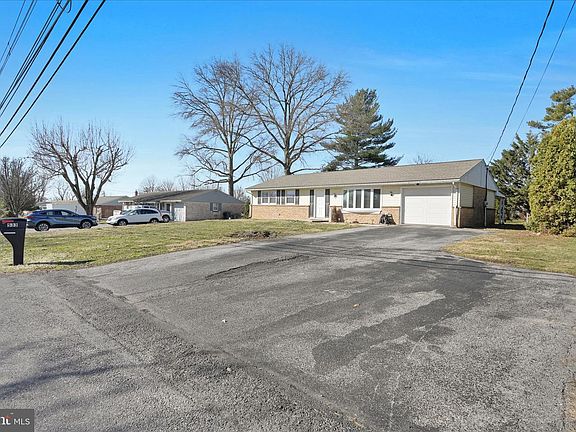 3rd image of 533 Hilltop Rd