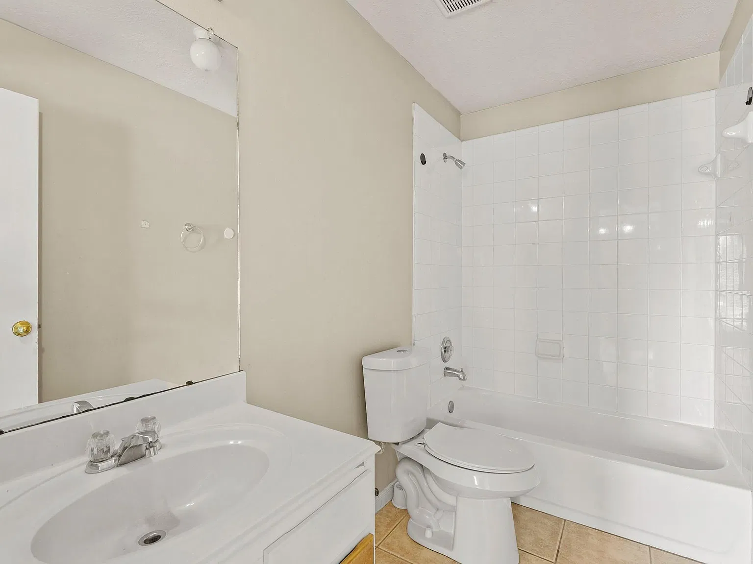 4 bed, 2.0 bath, 1552 sqft, $1,950 — Photo 4