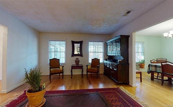 4th image of 265 Forest Heights Dr