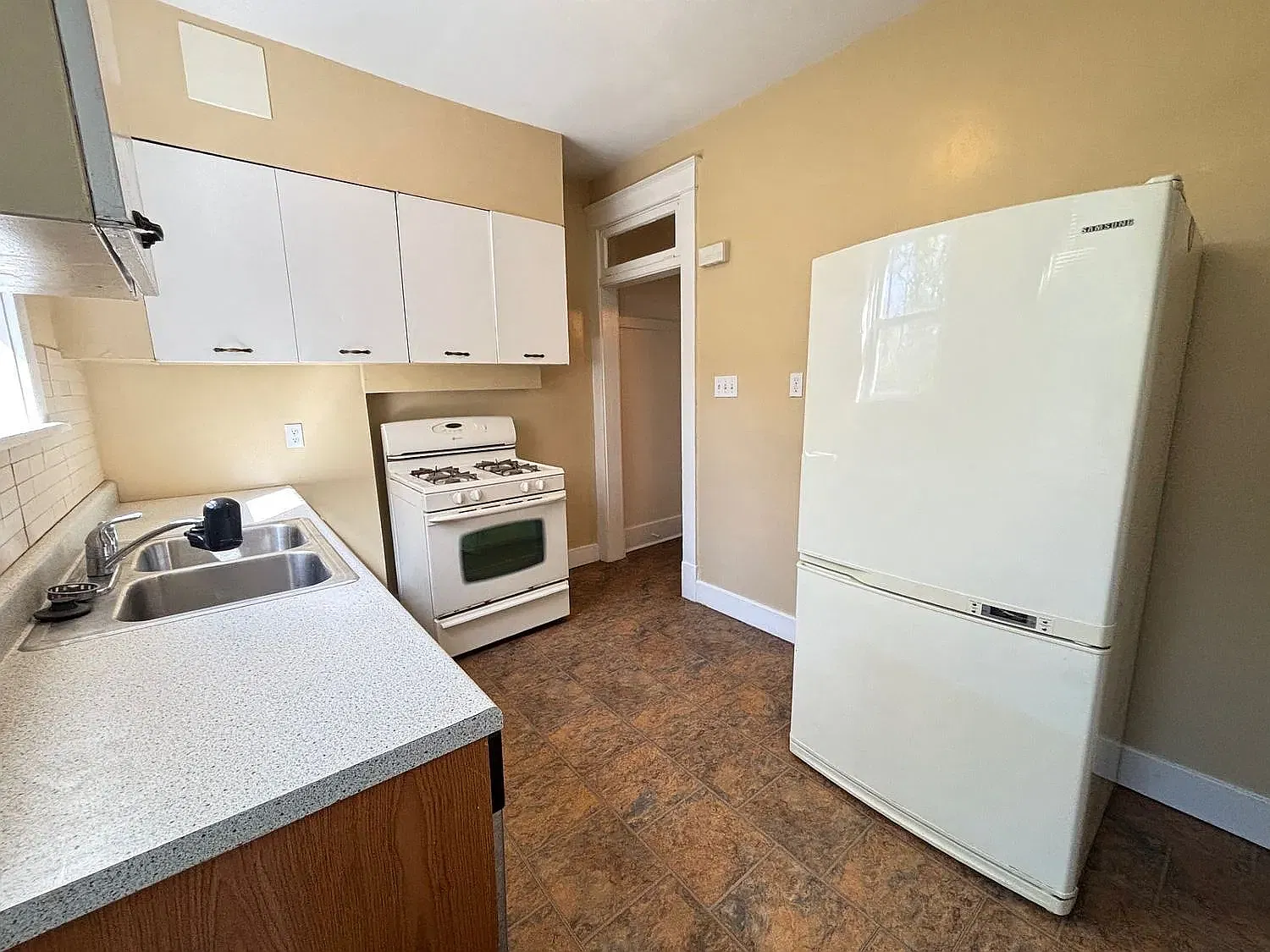 2 bed, 1.5 bath, 1412 sqft, $1,400 — Photo 4