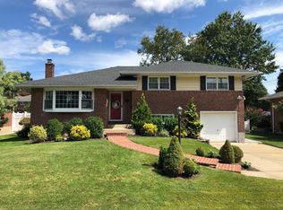 324 Whitehall Blvd, Garden City, NY 11530