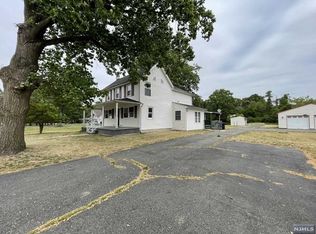 1604 Perkins Ln, Edgewater Park, NJ 08010