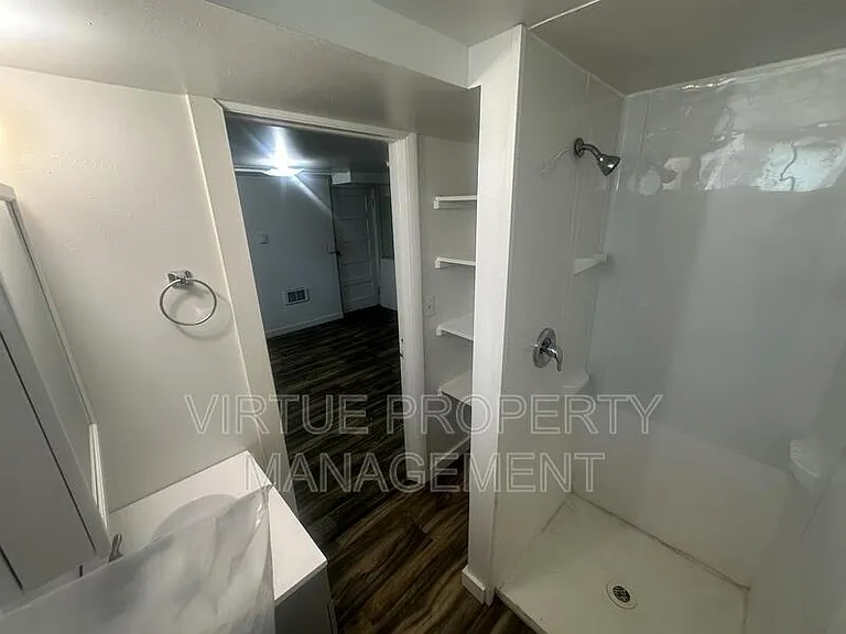 611 6th St #B — Photo 5