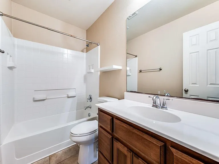 3605 Chapel Hill Ln #3605 — Photo 4