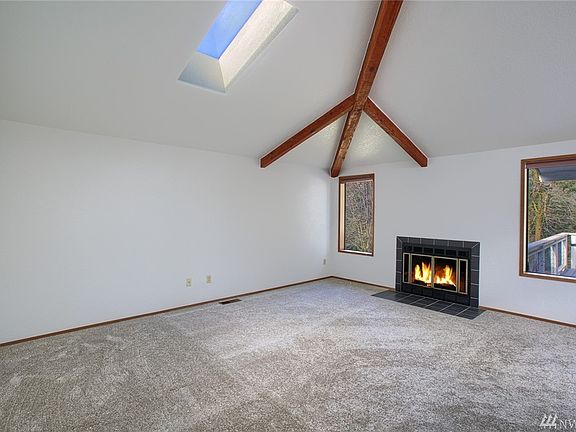 4th image of 4931 Foxtrail Dr NE