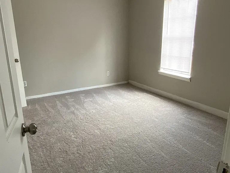 Greenbriar Apartments — Photo 10