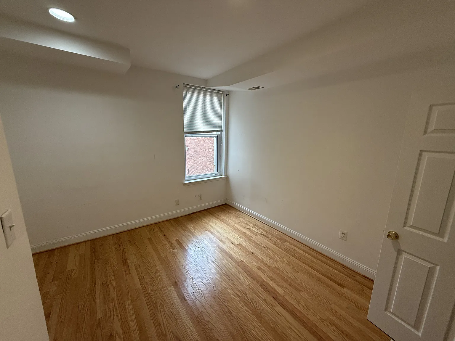 1450 Newton St NW - 4 — Photo 3