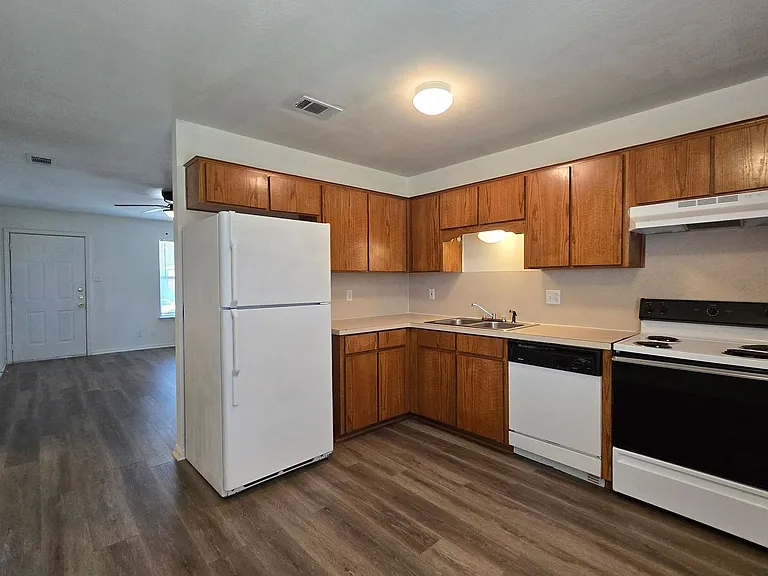 1007 Circle M Dr #D — Photo 3