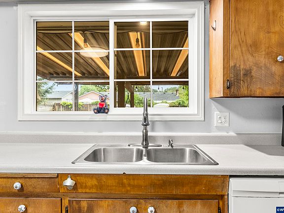 5th image of 4835 Coloma Dr SE