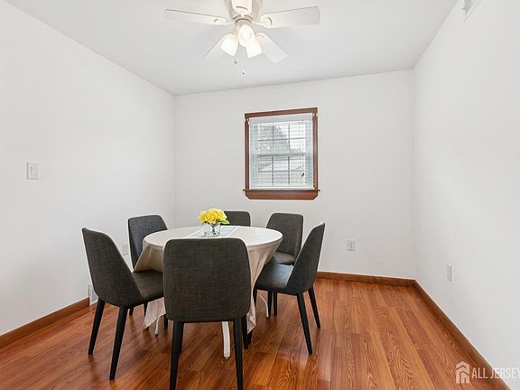 5th image of 32 Glenville Rd