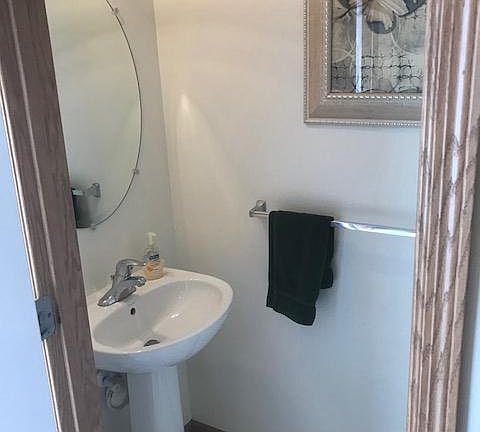1/2 Bath