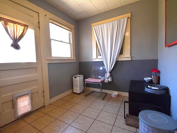 4th image of 806 N Crockett Street
