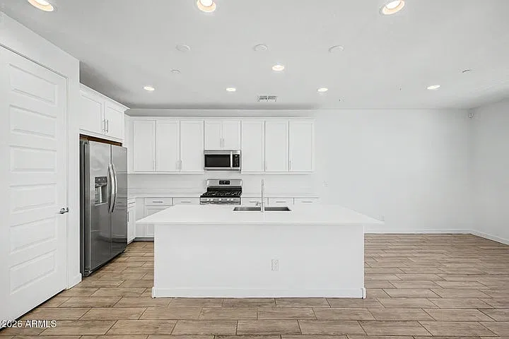 4 bed, 2602 sqft, $3,000 — Photo 4