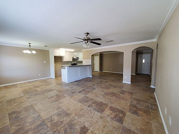 2nd image of 1733 Capri Ln
