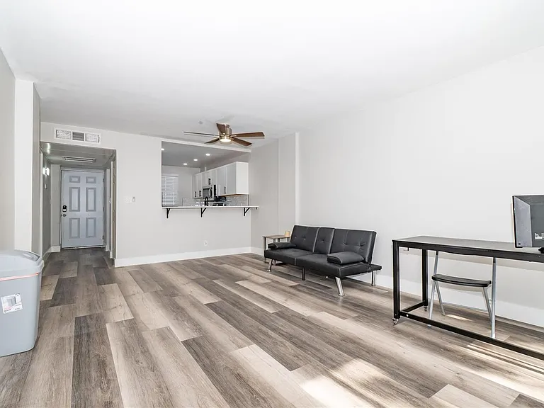 119 Royal Park Dr #4H — Photo 9