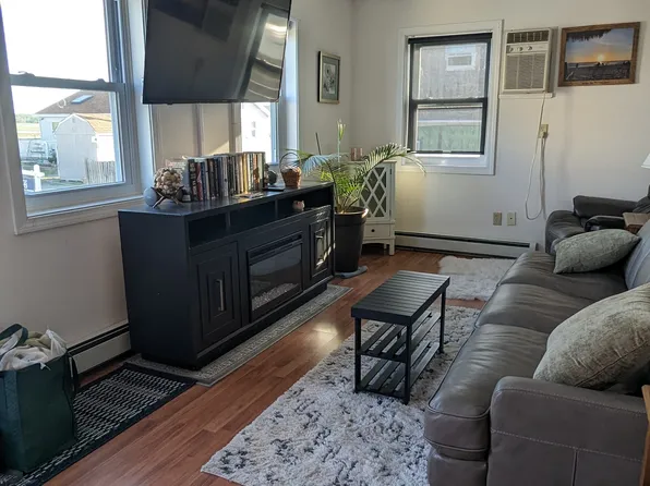 8 Cross Beach Rd, Seabrook, NH 03874