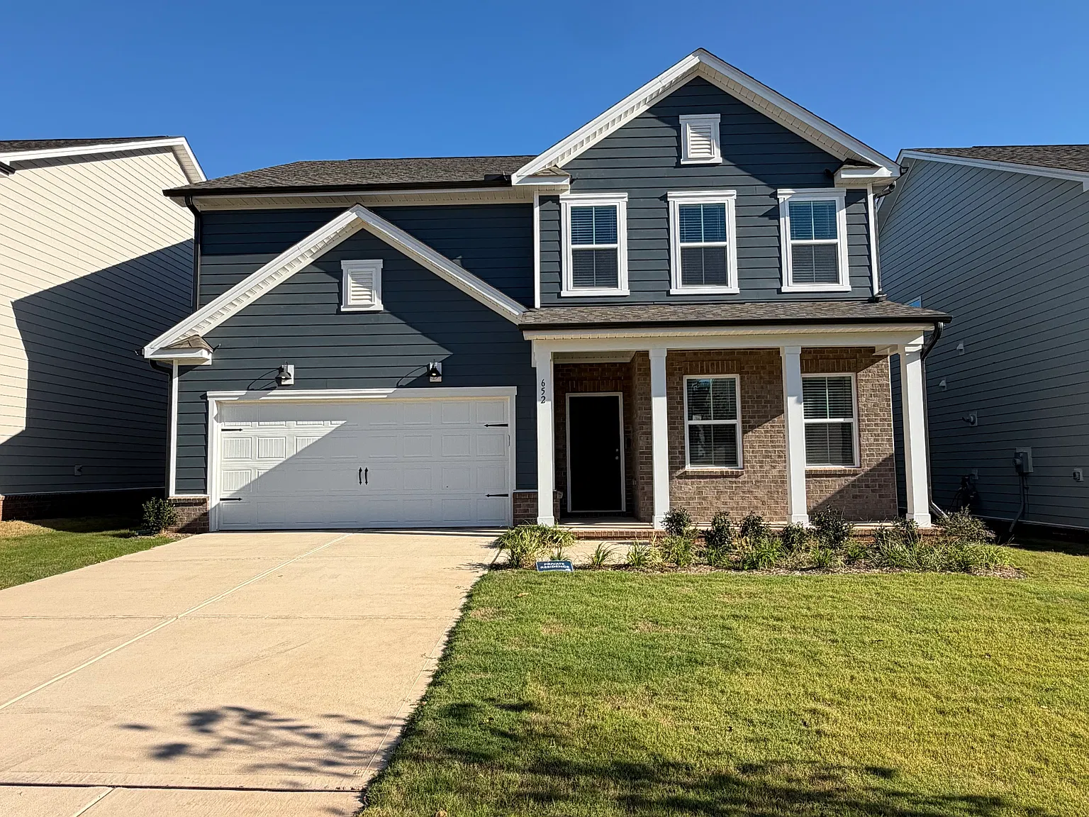 5 bed, 2800 sqft, $3,200 — Photo 1
