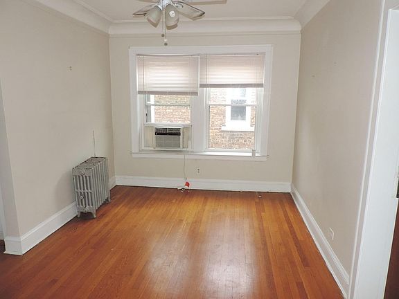 4th image of 1924 W Morse Ave APT 2N