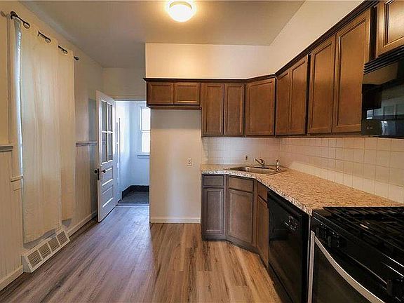 5th image of 421 E Frankford St