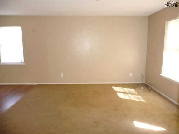 4th image of 200 W Emerald Ave