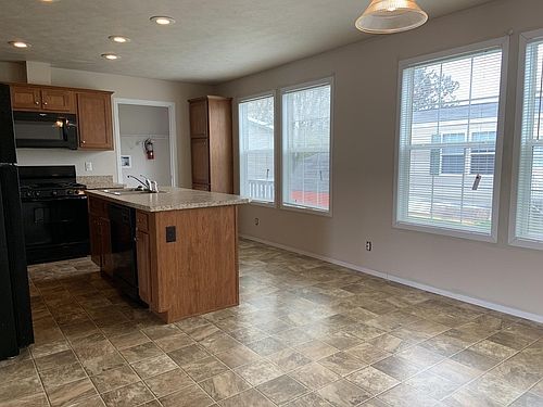 3rd image of 1666 Sherwood Dr