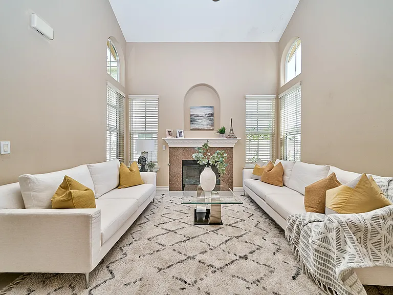 2577 Mountain Ave — Photo 9