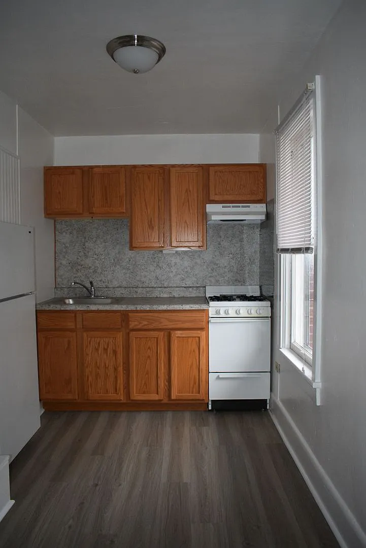 822 Grant St — Photo 4