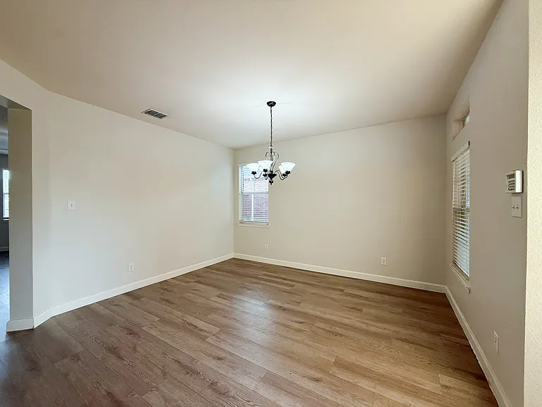 1916 Silver Leaf Dr — Photo 3