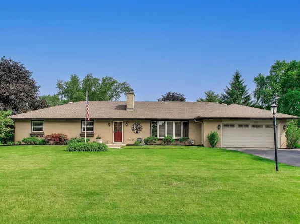16 S Wildwood Dr, Prospect Heights, IL 60070