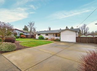 1429 NE Grable Dr, Grants Pass, OR 97526
