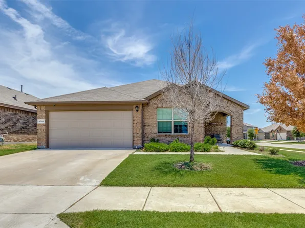 8700 Smokehouse Dr, Fort Worth, TX 76179
