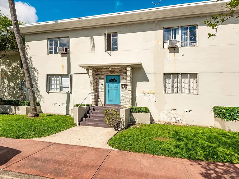 8340 Crespi Blvd #20 — Photo 18