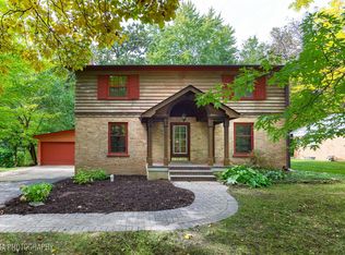 324 Wiltshire Ln, Crystal Lake, IL 60014