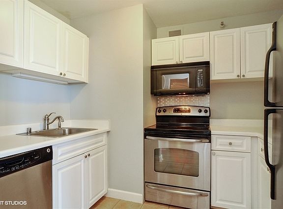 3rd image of 3660 N Lake Shore Dr APT 602