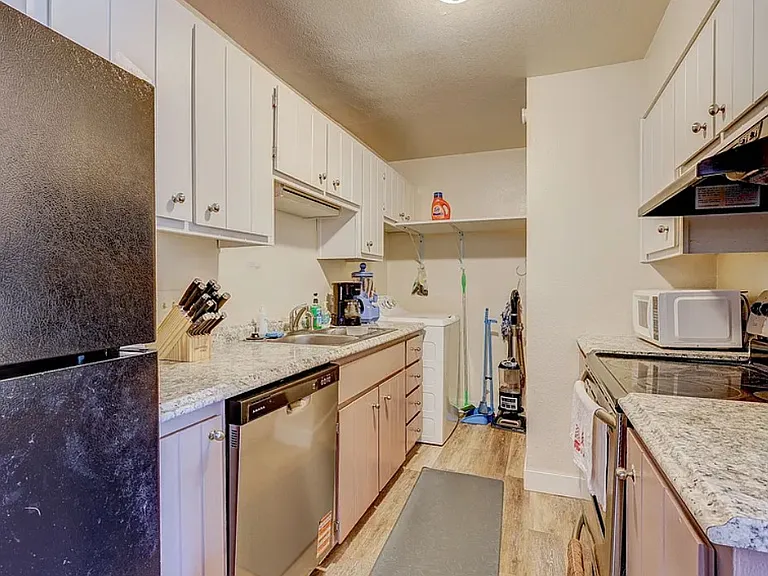 Kitchen fully-equipped