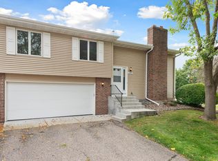 4656 Ridge Cliffe Dr, Eagan, MN 55122