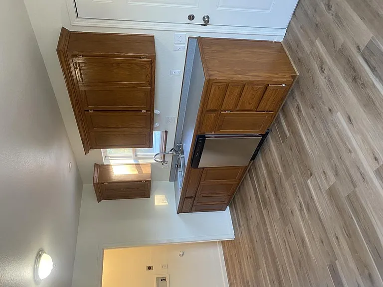 604 W Jackson St — Photo 2