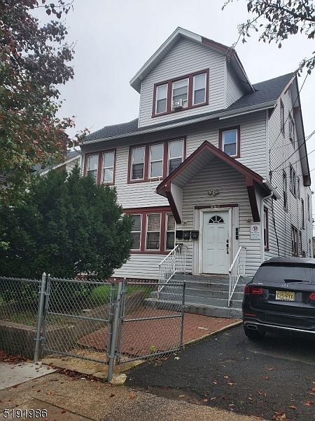 1st image of 176 Shephard Ave Floor 2