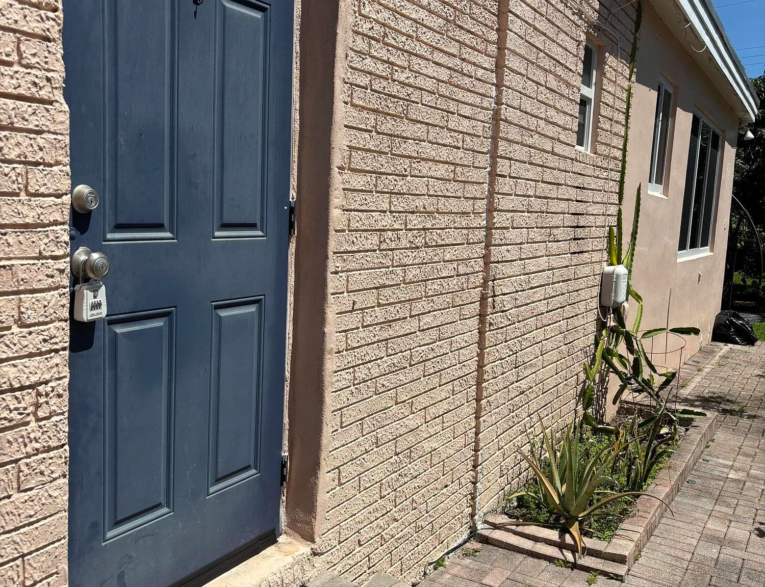 Studio, 1.0 bath, 1858 sqft, $1,250 — Photo 3
