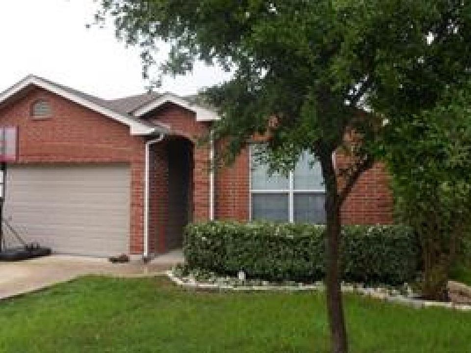 1st image of 204 Roadrunner Ave