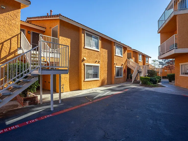Tuscany Hills Apartments — Photo 40