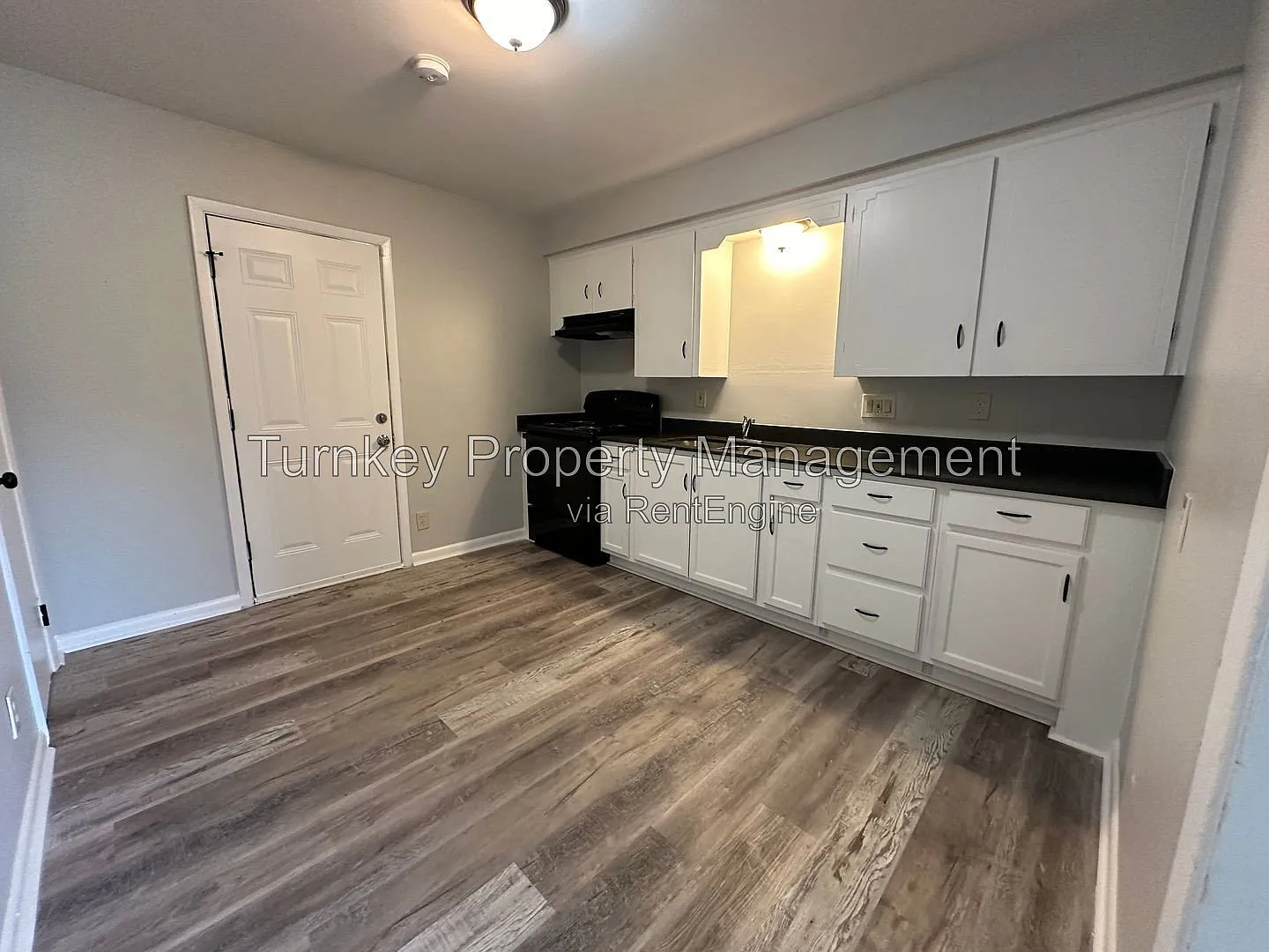 3 bed, 1.0 bath, 888 sqft, $995 — Photo 3