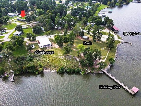 2nd image of 622 Lakeshore Dr